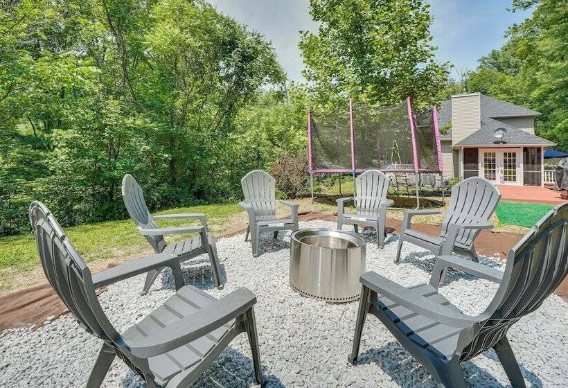 Porch & Fire Pit: Shawnee On Delaware Home!