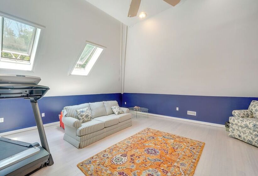 Porch & Fire Pit: Shawnee On Delaware Home!