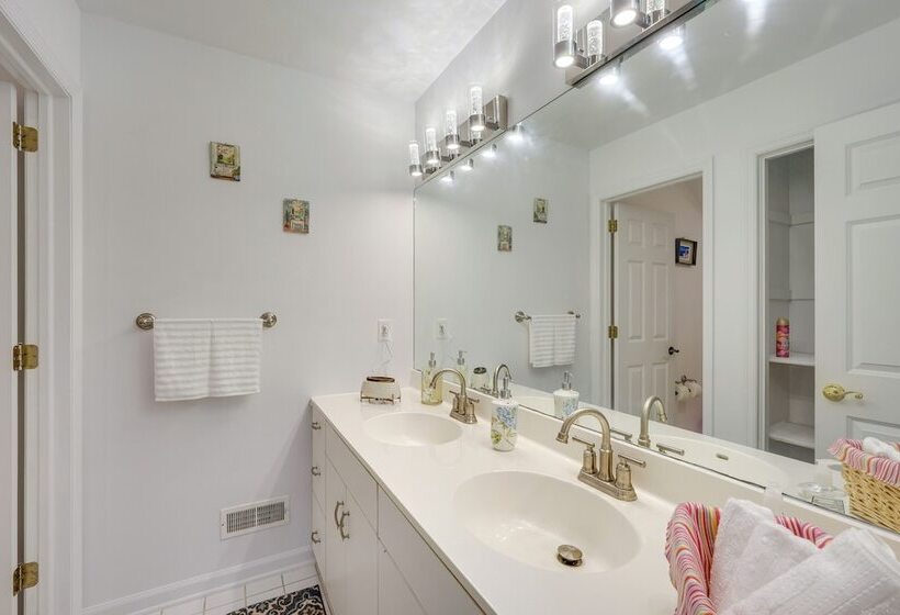 Porch & Fire Pit: Shawnee On Delaware Home!