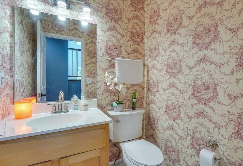 Porch & Fire Pit: Shawnee On Delaware Home!