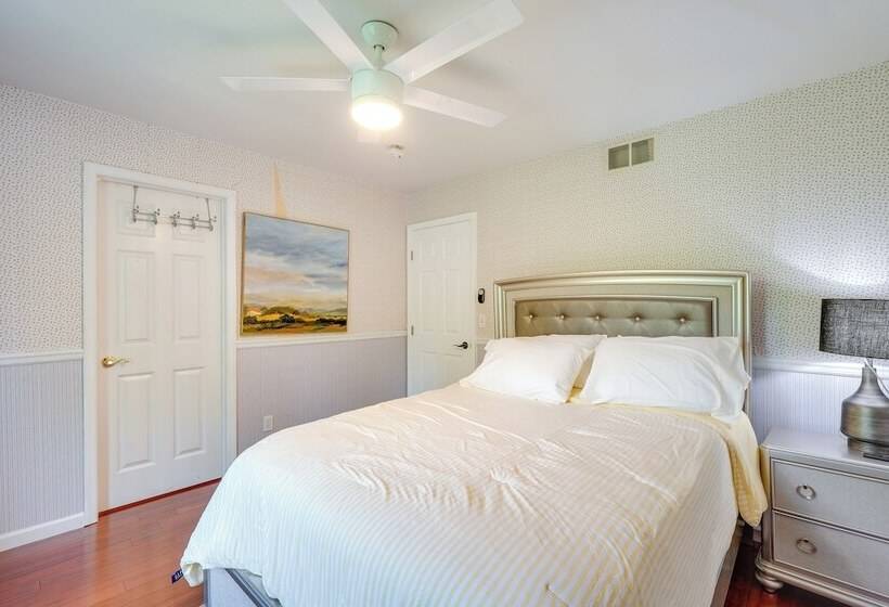 Porch & Fire Pit: Shawnee On Delaware Home!