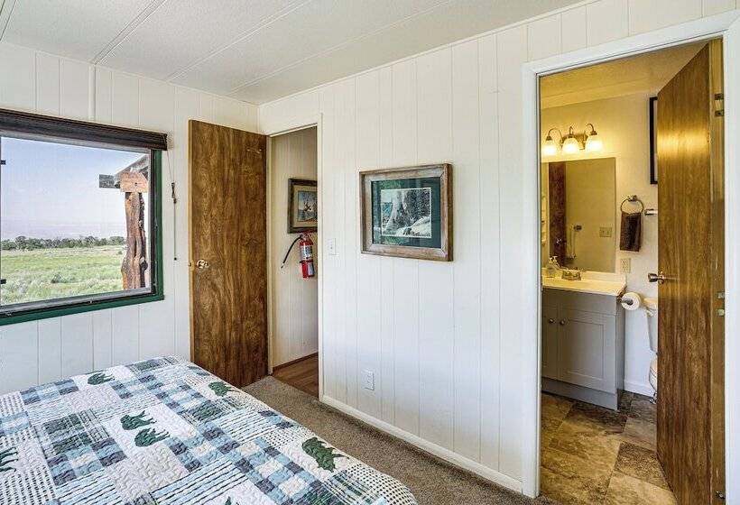 Sunset Cabin Near Moab W/ Stunning Views!