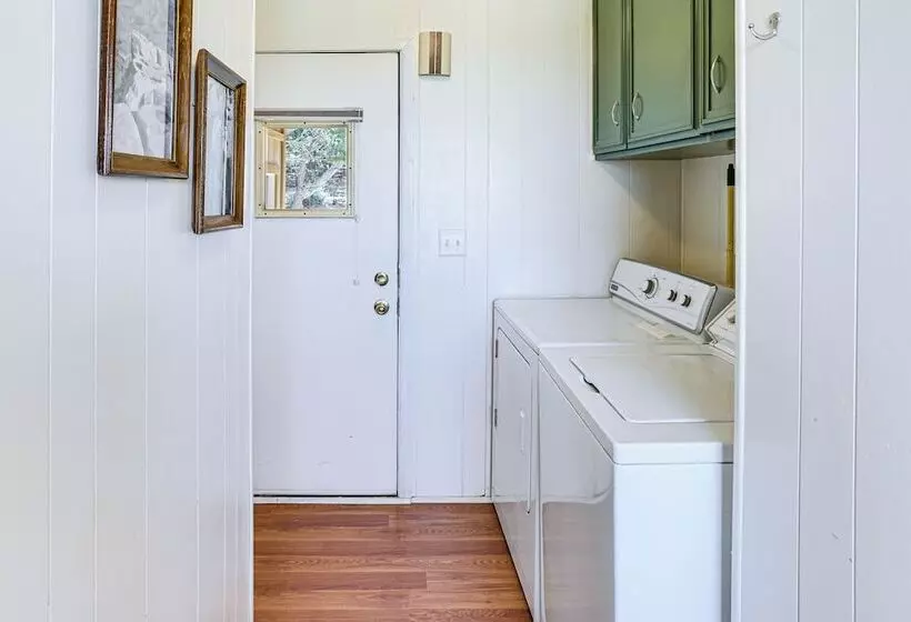 Sunset Cabin Near Moab W/ Stunning Views!