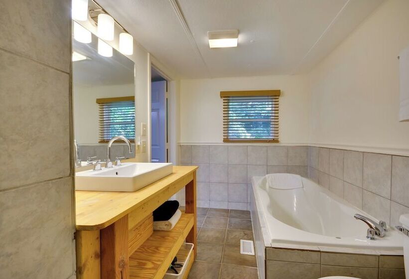 The Reynolda Cottage W/ Decks, Near Wake Forest!