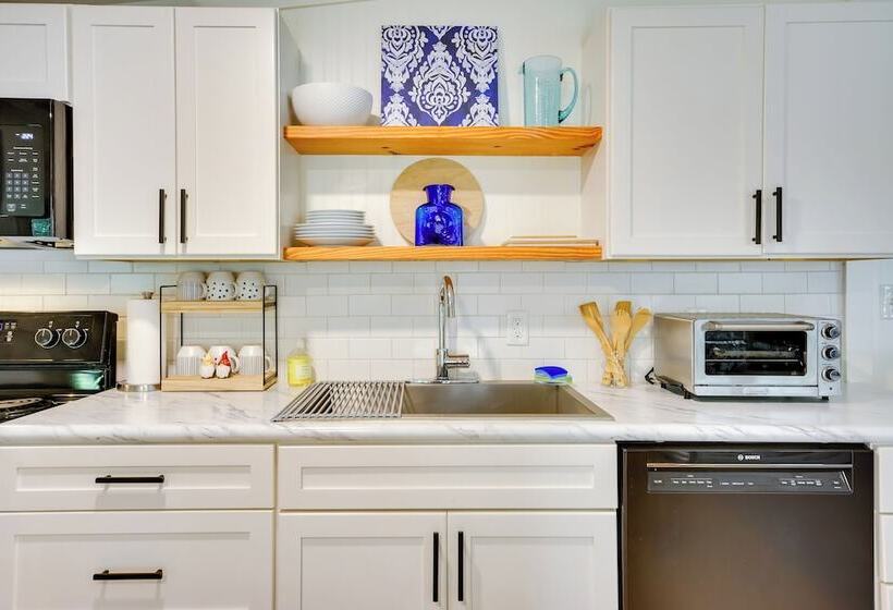 The Reynolda Cottage W/ Decks, Near Wake Forest!