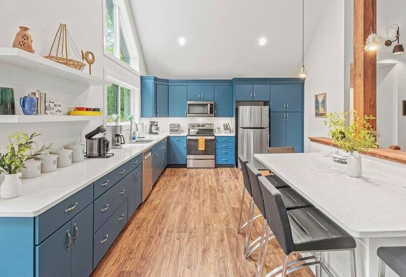 Happy Trails Chalet By Avantstay Sauna + Deck, Private Community Beach Access