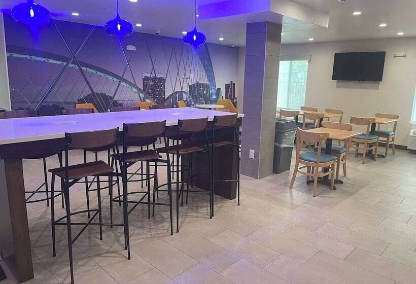 Szálloda Clarion Pointe