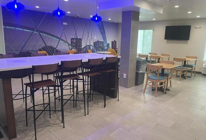 Szálloda Clarion Pointe