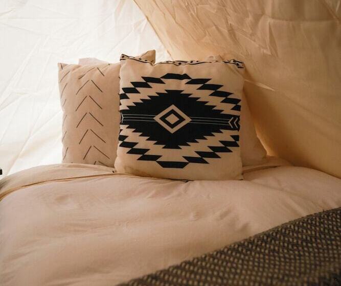 בית מלון כפרי Glacier Glamping