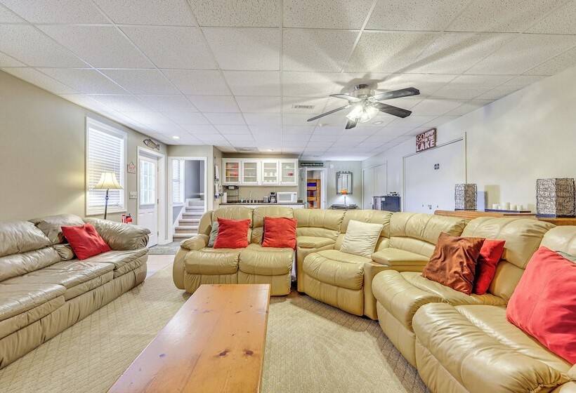 Lakefront Blairsville House W/ Game Room & Hot Tub