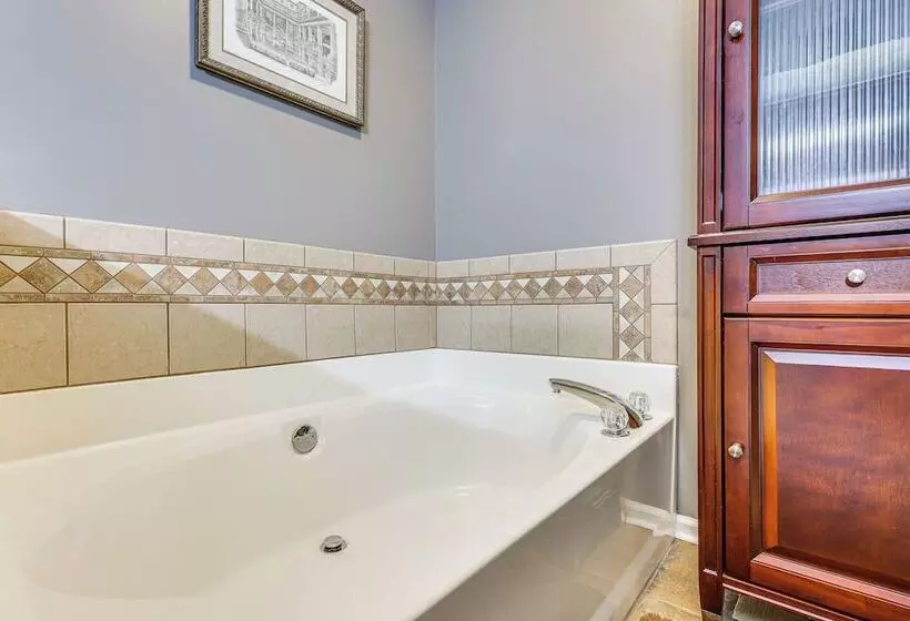 Lakefront Blairsville House W/ Game Room & Hot Tub