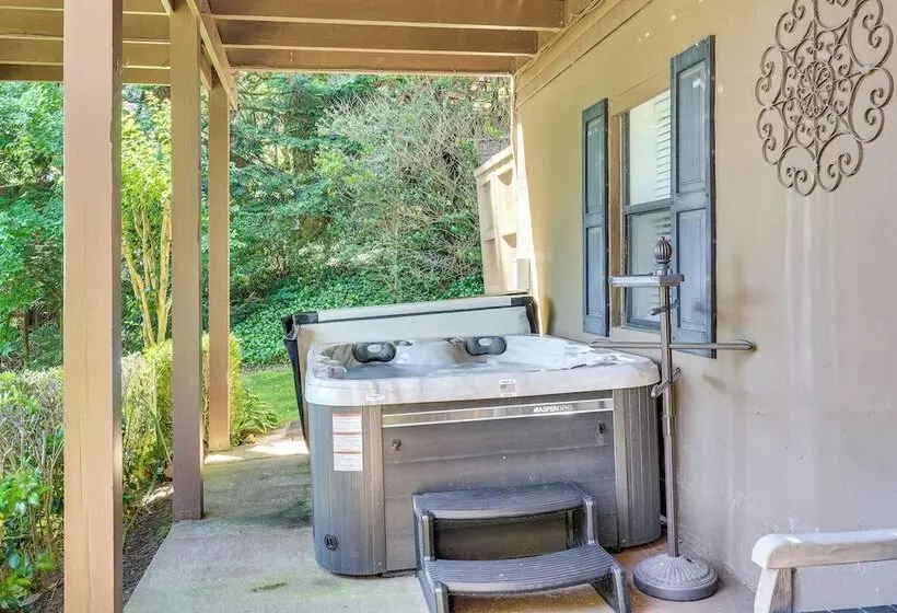 Lakefront Blairsville House W/ Game Room & Hot Tub