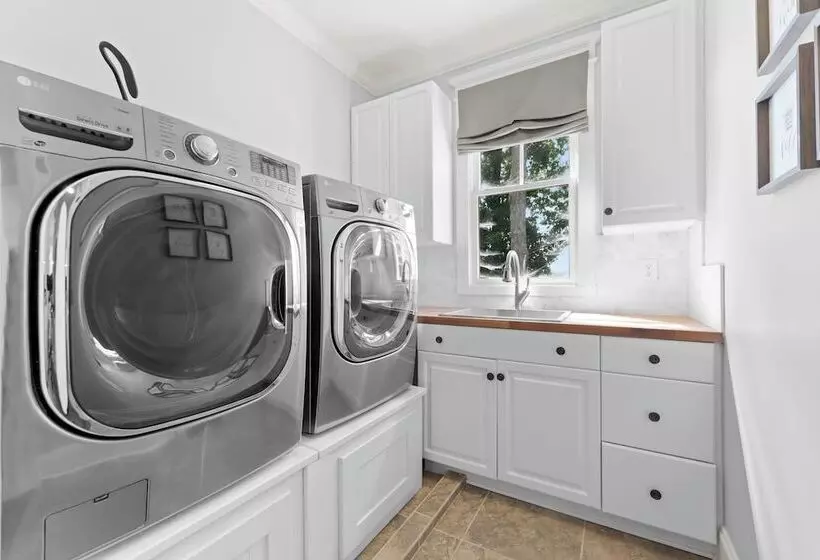 Paradise Pointe By Avantstay Lakefront + Views + Playset