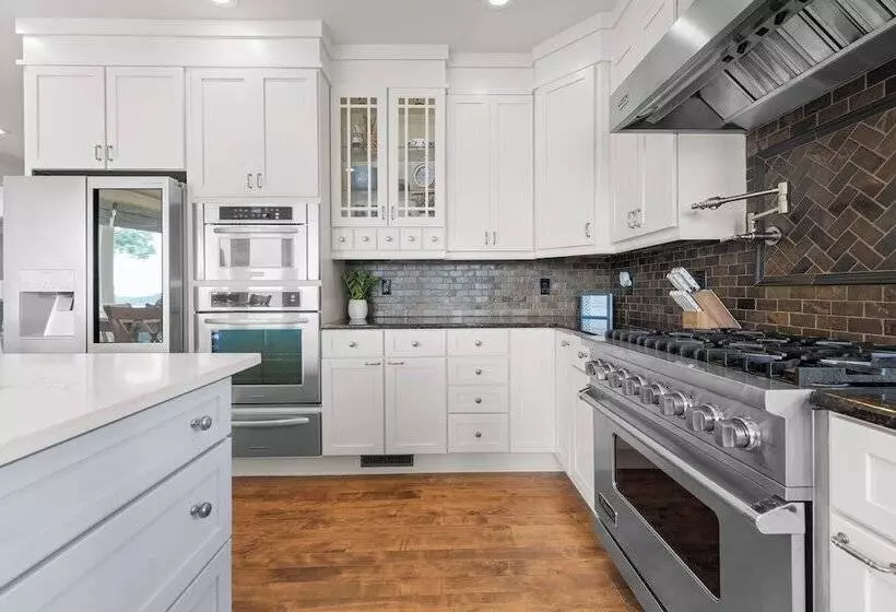 Paradise Pointe By Avantstay Lakefront + Views + Playset