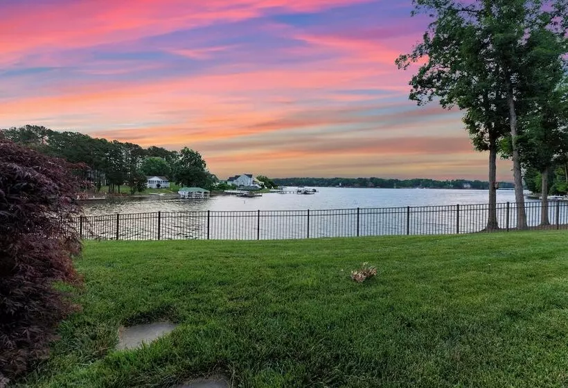 Paradise Pointe By Avantstay Lakefront + Views + Playset