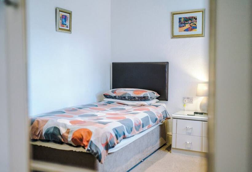 פנסיון Barnetby Contractor Accommodation