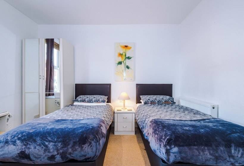 פנסיון Barnetby Contractor Accommodation