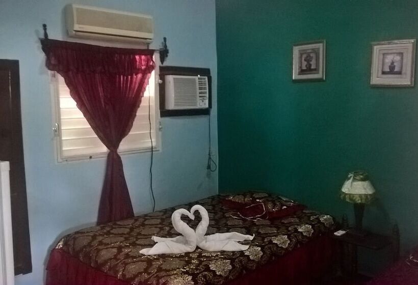 پانسیون Hostal Aida Y Miguel