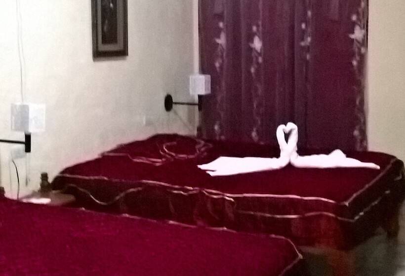 پانسیون Hostal Aida Y Miguel