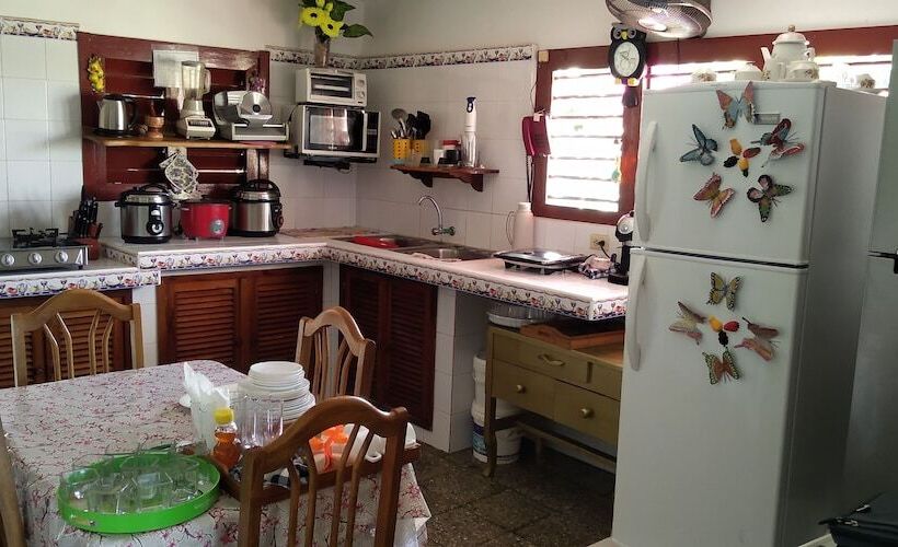 پانسیون Hostal Aida Y Miguel