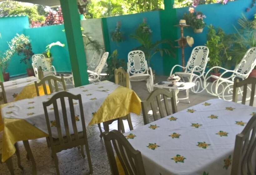 پانسیون Hostal Aida Y Miguel