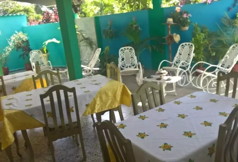 ペンション Hostal Aida Y Miguel