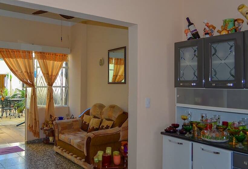 پانسیون Hostal Ebano Y Marfil