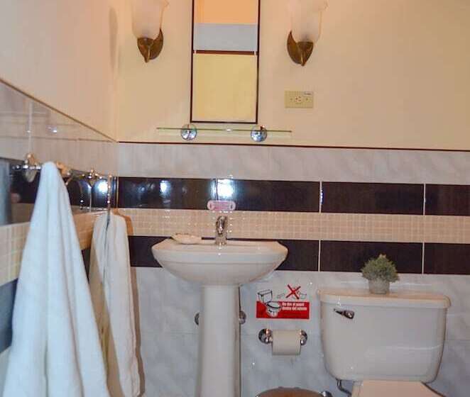 پانسیون Hostal Ebano Y Marfil