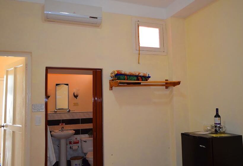 پانسیون Hostal Ebano Y Marfil