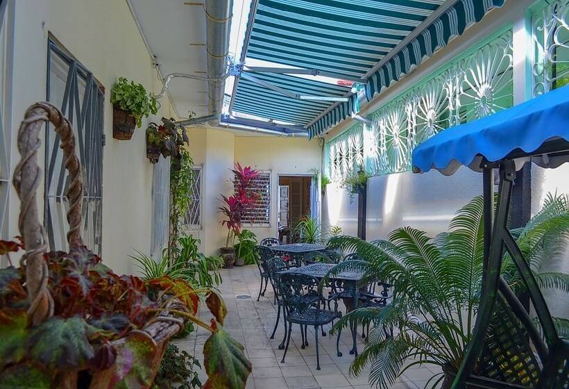 پانسیون Hostal Ebano Y Marfil