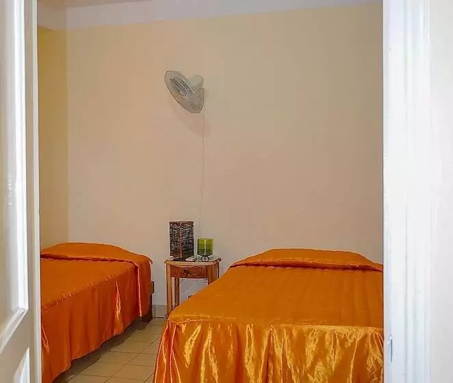 ペンション Hostal Ebano Y Marfil