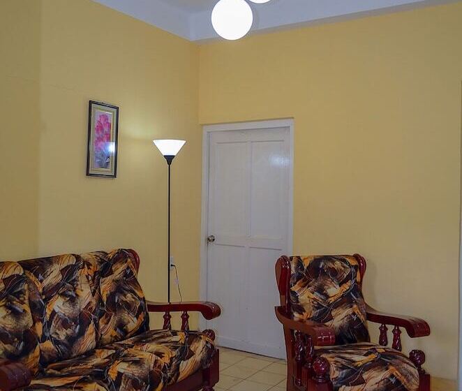 پانسیون Hostal Ebano Y Marfil