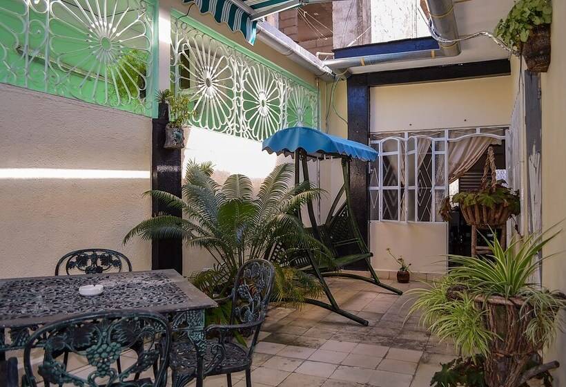 پانسیون Hostal Ebano Y Marfil