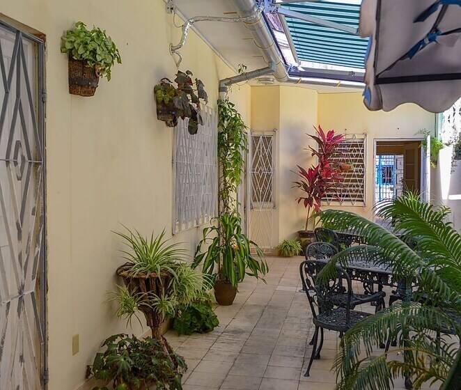 پانسیون Hostal Ebano Y Marfil