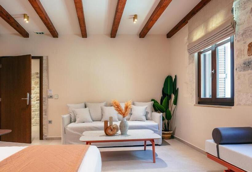 ペンション La Montre Luxury Boutique Suites