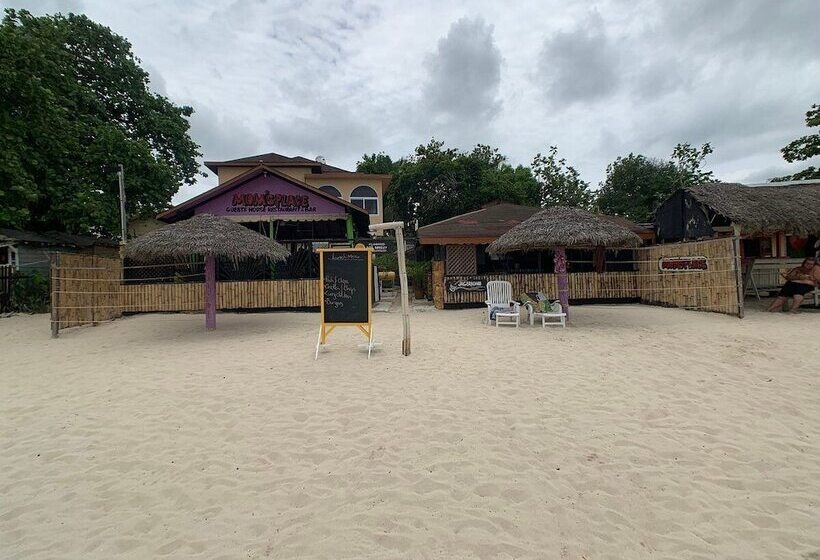 پانسیون Moms Place Negril