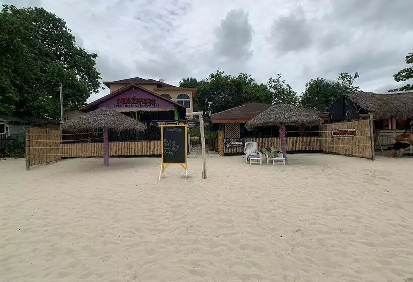 پانسیون Moms Place Negril