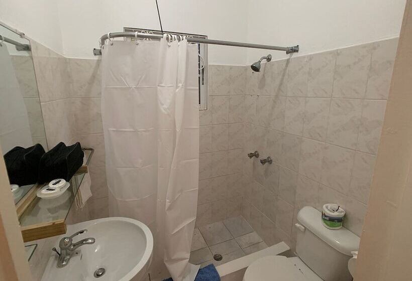 پانسیون Moms Place Negril