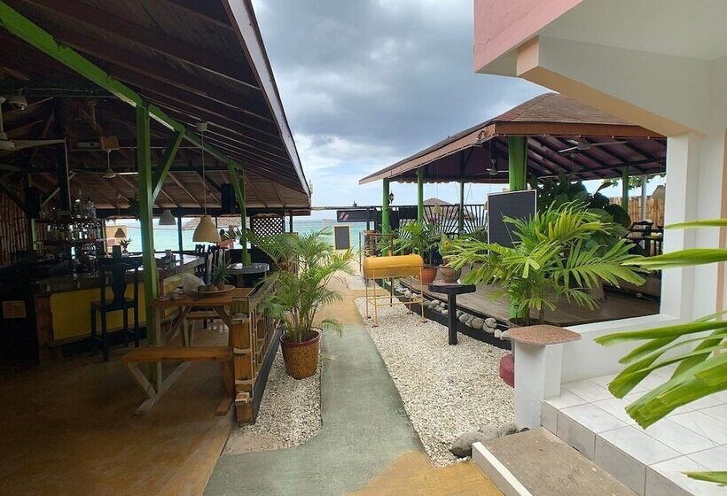 پانسیون Moms Place Negril