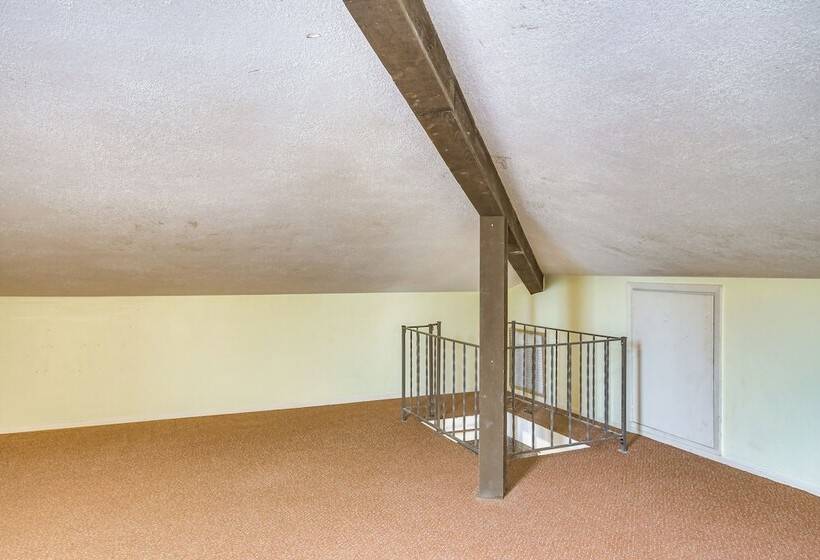 Remote Texas Retreat: Hot Tub, Deck, Grill!