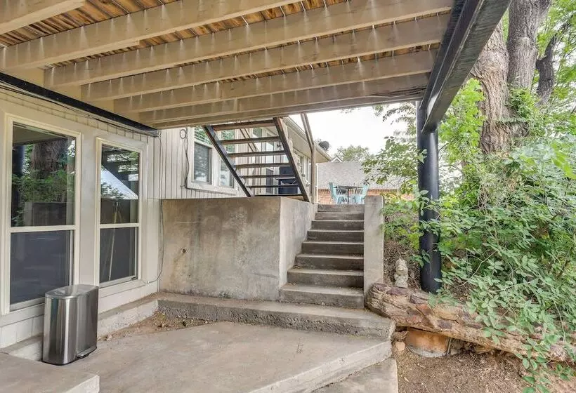 Remote Texas Retreat: Hot Tub, Deck, Grill!