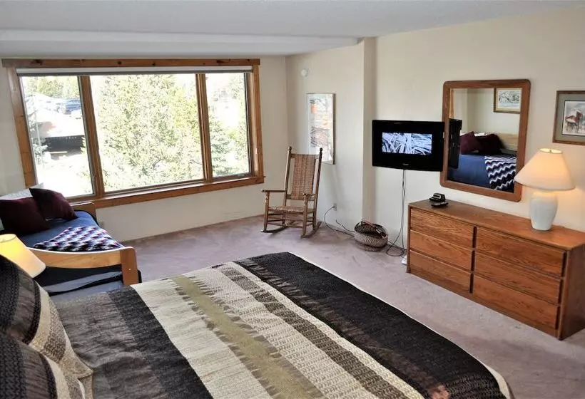 Hotelli Summit House 2 Bed 2 Bath B