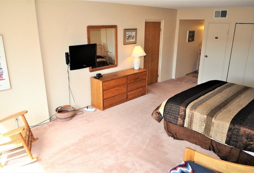 Отель Summit House 2 Bed 2 Bath B