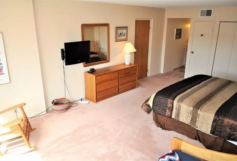 Hotelli Summit House 2 Bed 2 Bath B