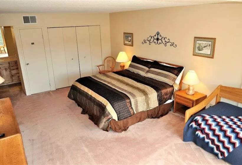 Hotelli Summit House 2 Bed 2 Bath B