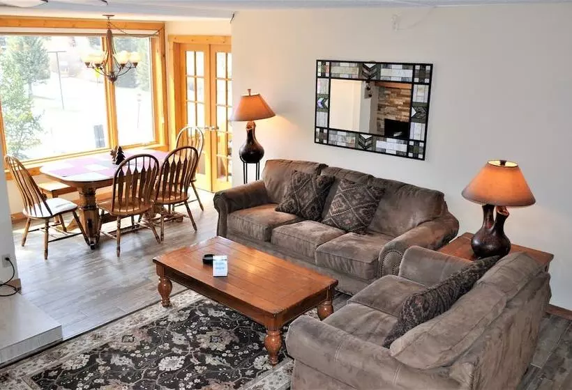 Hotelli Summit House 2 Bed 2 Bath B