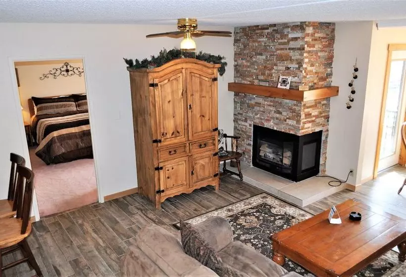 Hotelli Summit House 2 Bed 2 Bath B