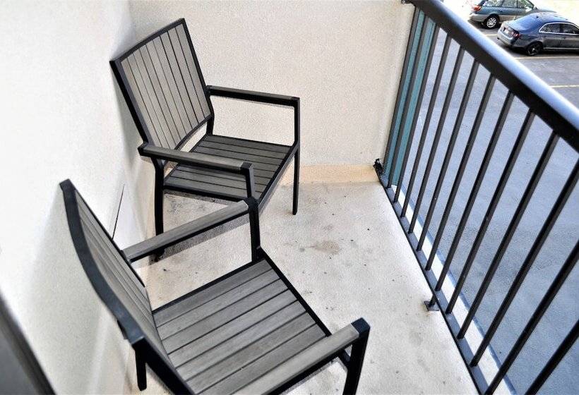 Отель Summit House 2 Bed 2 Bath B