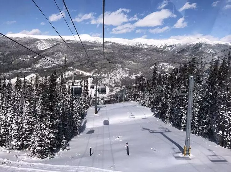 Hotelli Summit House 2 Bed 2 Bath B