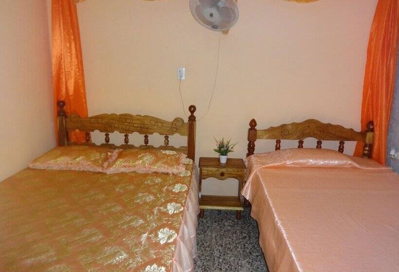 پانسیون Casa Esteban Y Margarita